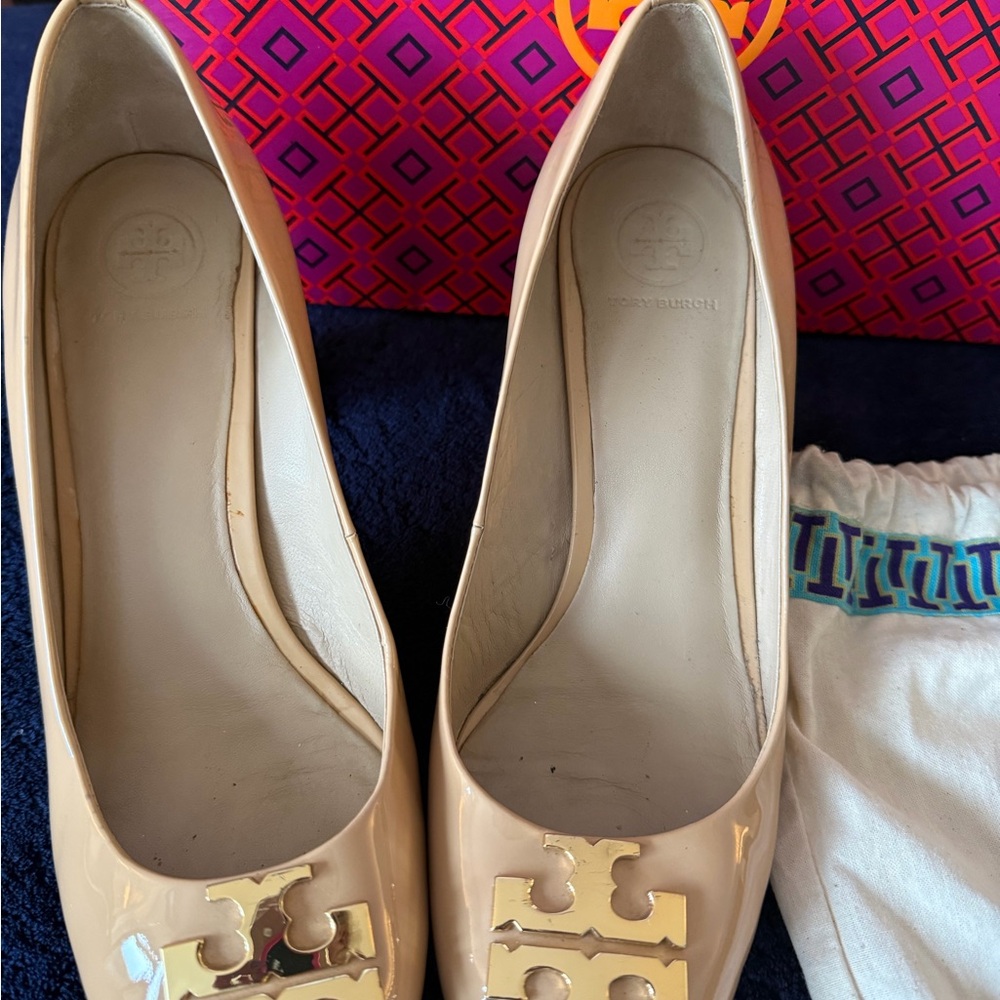 Tory Burch Beige Patent Leather Heels